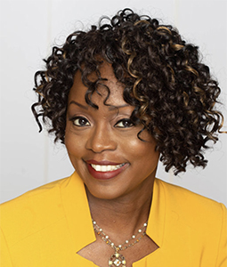 headshot of daniella cook