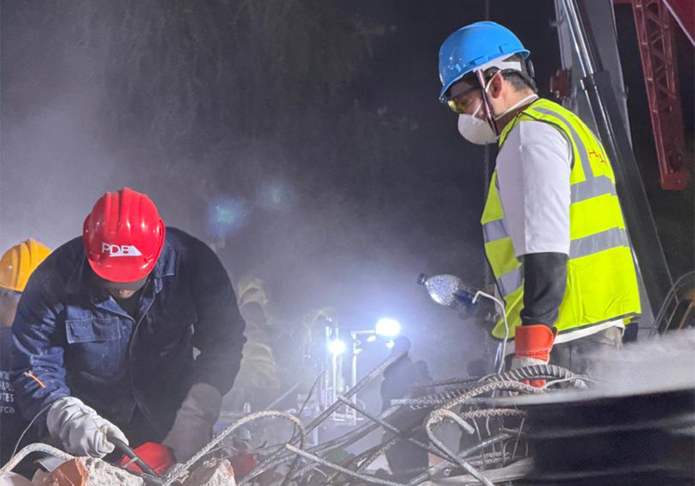 USC student Aquiles Agreda helps clean up rubble at night after two massive earthquakes struck Venezuela.